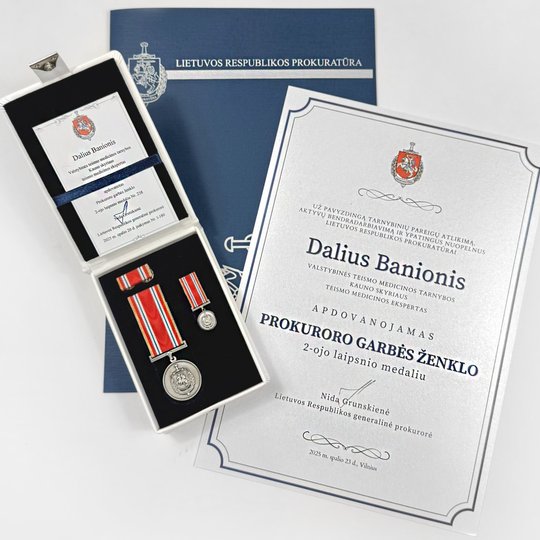 2025 m. spalio 23 d. VTMT teismo medicinos eksperto Daliaus Banionio apdovanojimo ceremonijos akimirka.