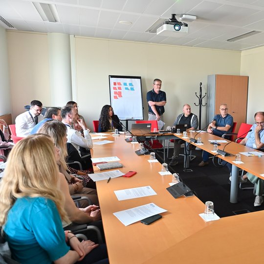 2025 m. spalio 21-22 d. Europos Sąjungos narkotikų agentūros (EUDA) teismo ekspertizės ir toksikologijos laboratorijų tinklo (FTL) susitikimo akimirka.