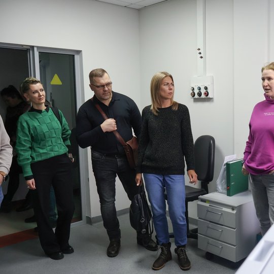 2025 m. gruodžio 11 d. Utenos apskrities vyriausiojo policijos komisariato pareigūnų vizito akimirka.