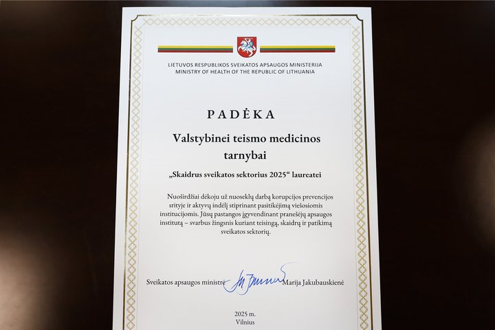 2025 m. gruodžio 5 d. apdovanojimų akimirka.