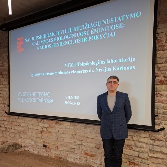 2025 m. gruodžio 15 d. Vilniuje vykusio kasmetinio nacionalinio „Reitox“ tinklo ir Ankstyvojo perspėjimo sistemos (angl. EWS) tinklo ekspertų susitikimo akimirka.